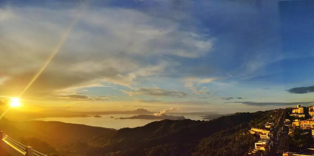4 pax Tagaytay Prime Staycation WIFI NETFLIX and light cooking FREE VIEWDECK