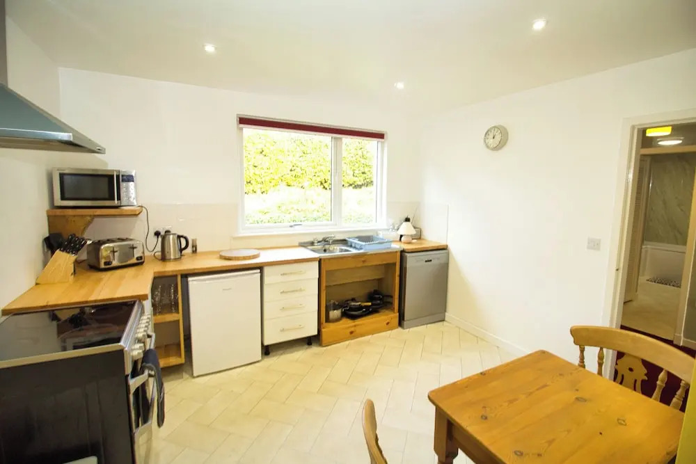 Accessible Bungalow - 4 Beds 2 Baths -dog Friendly