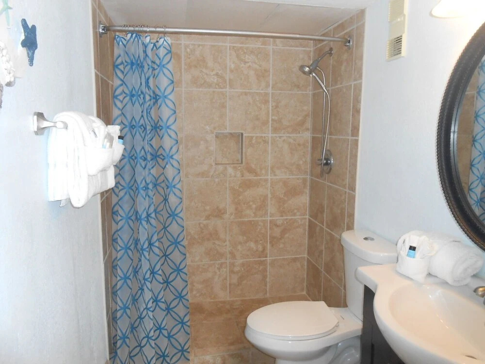 1111 Waters Edge Resort 2 Bedroom Condo by Redawning