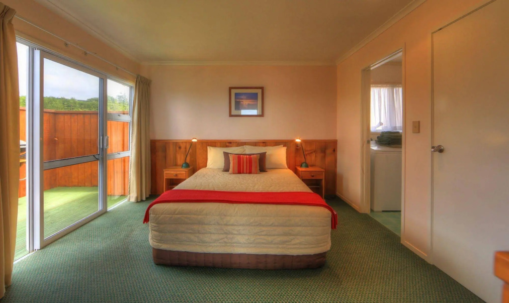 Islander Lodge Apartments