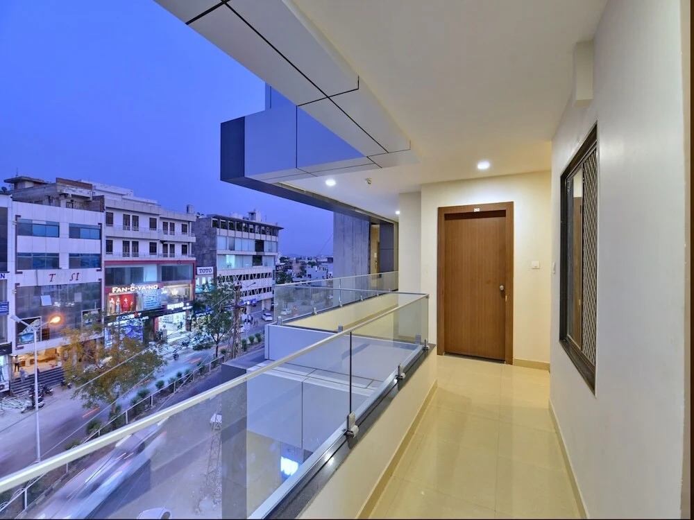 Crown Club by OYO Rooms