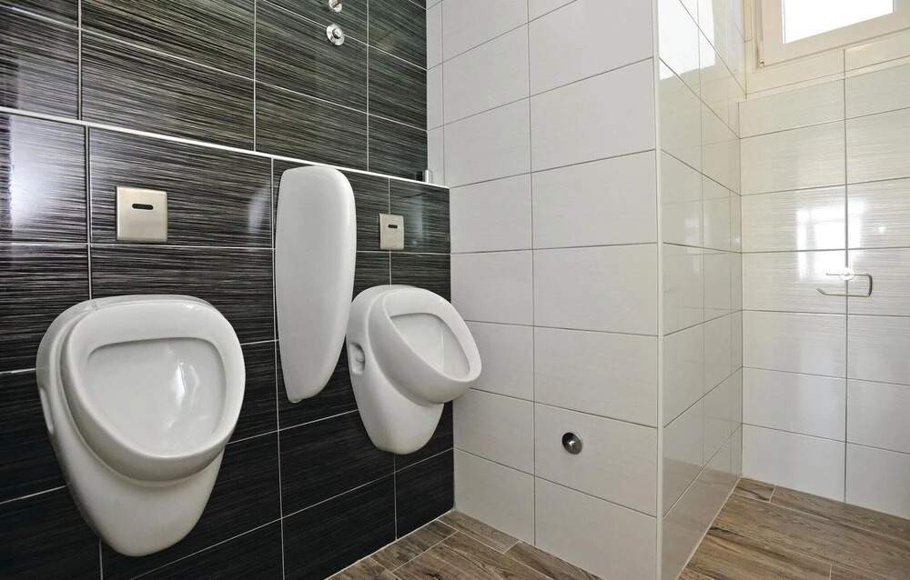 Beautiful Home In Mravince With Sauna