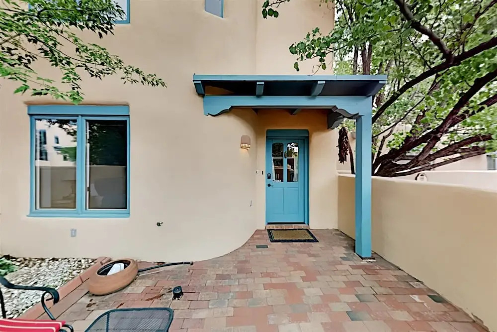 Casa Monzon - Perfect Location, Bright and Sunny Interior