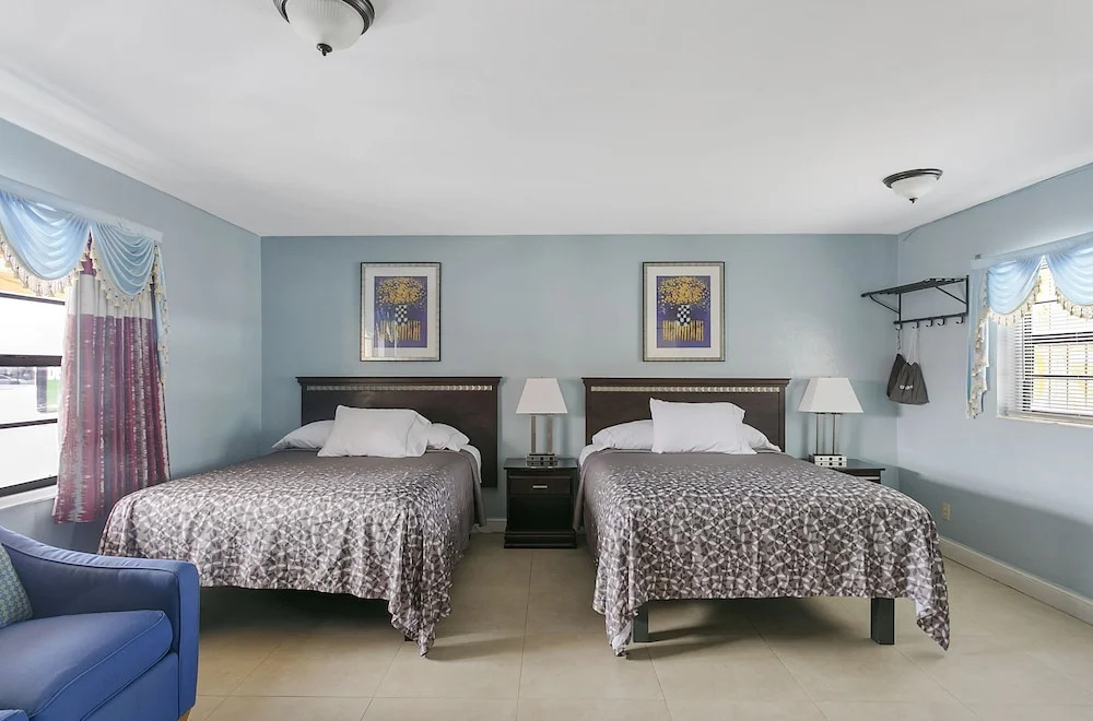 Deluxe Inn