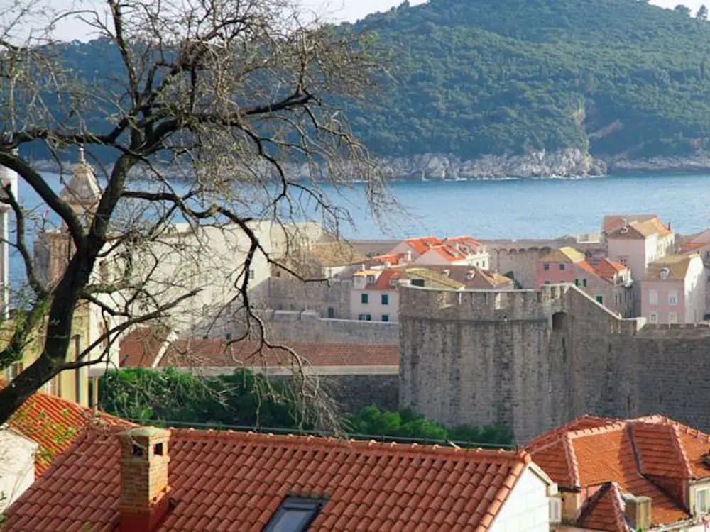 Cosy Apartment Overlooking City Walls and Island Lokrum, Private Terasse, Wi-fi