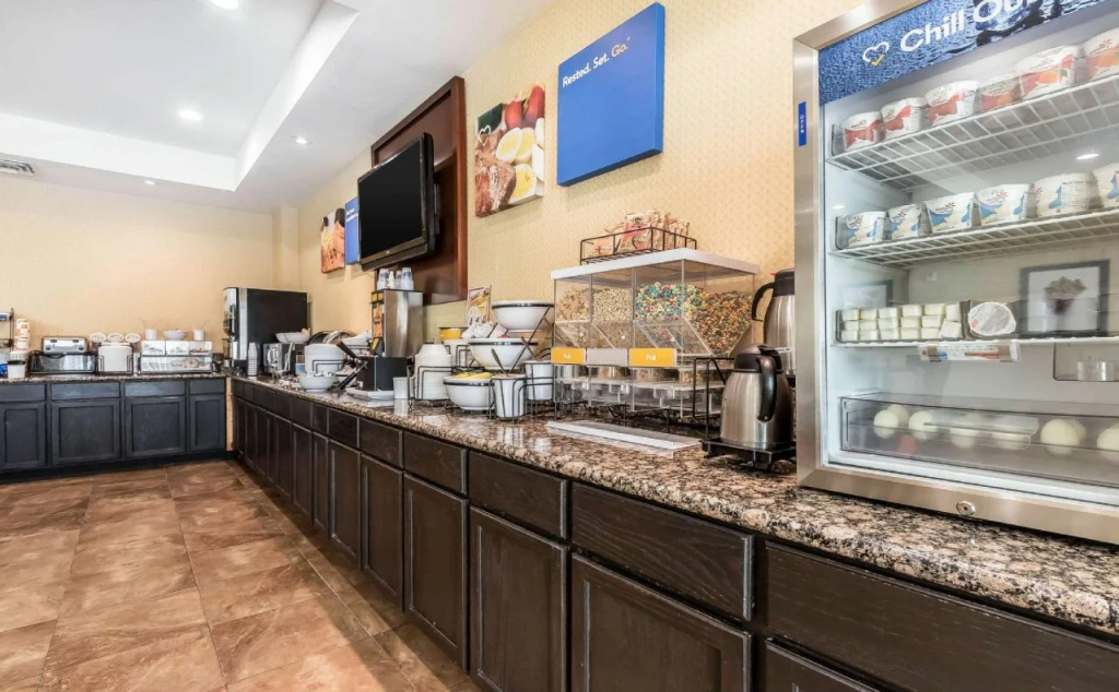 Comfort Inn & Suites near Bethel College
