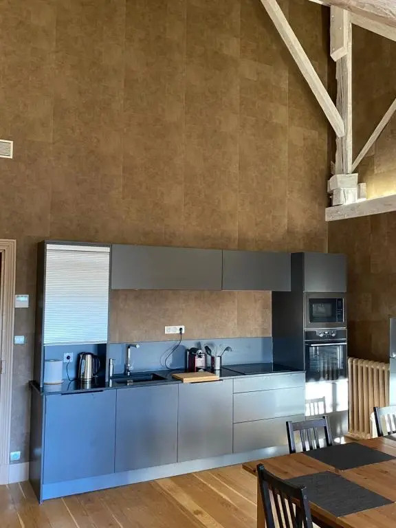 Demeure Saint Louis, Cité 10mn à pieds, PARKING Privé, BORNES 7,2 KW, AC, FULL WIFI