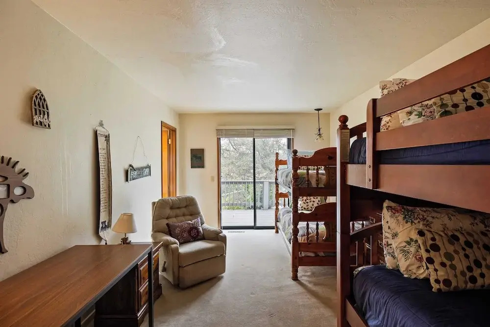 6bdr Group Retreat, Decks w/ Incredible Views Starry Heights by Avantstay