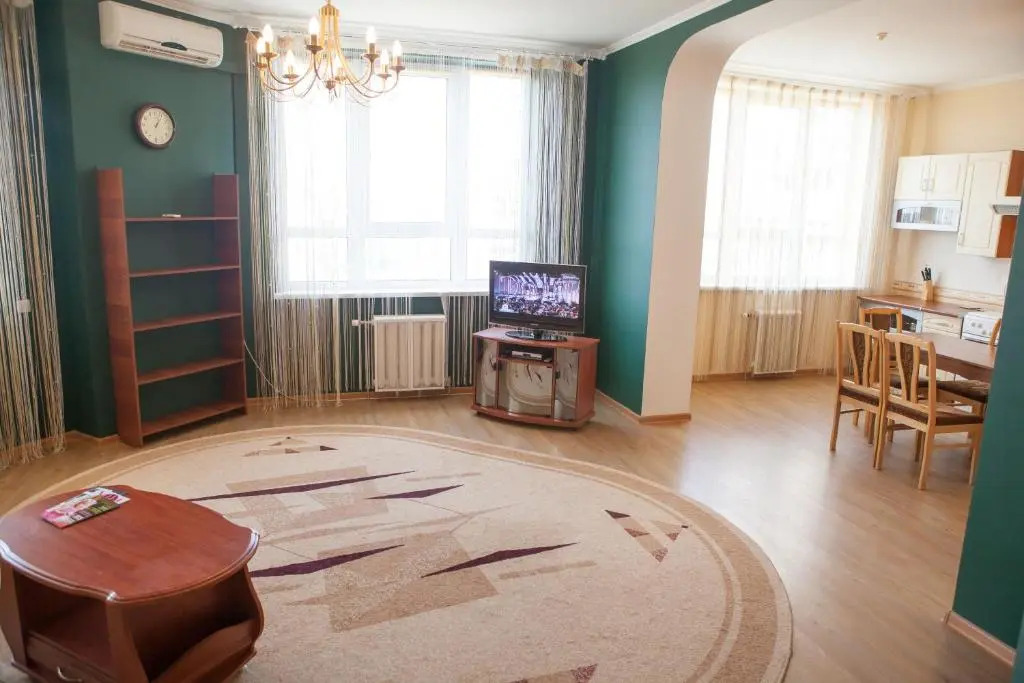 Apartment in 2 Min from Poznyaky Metro Station