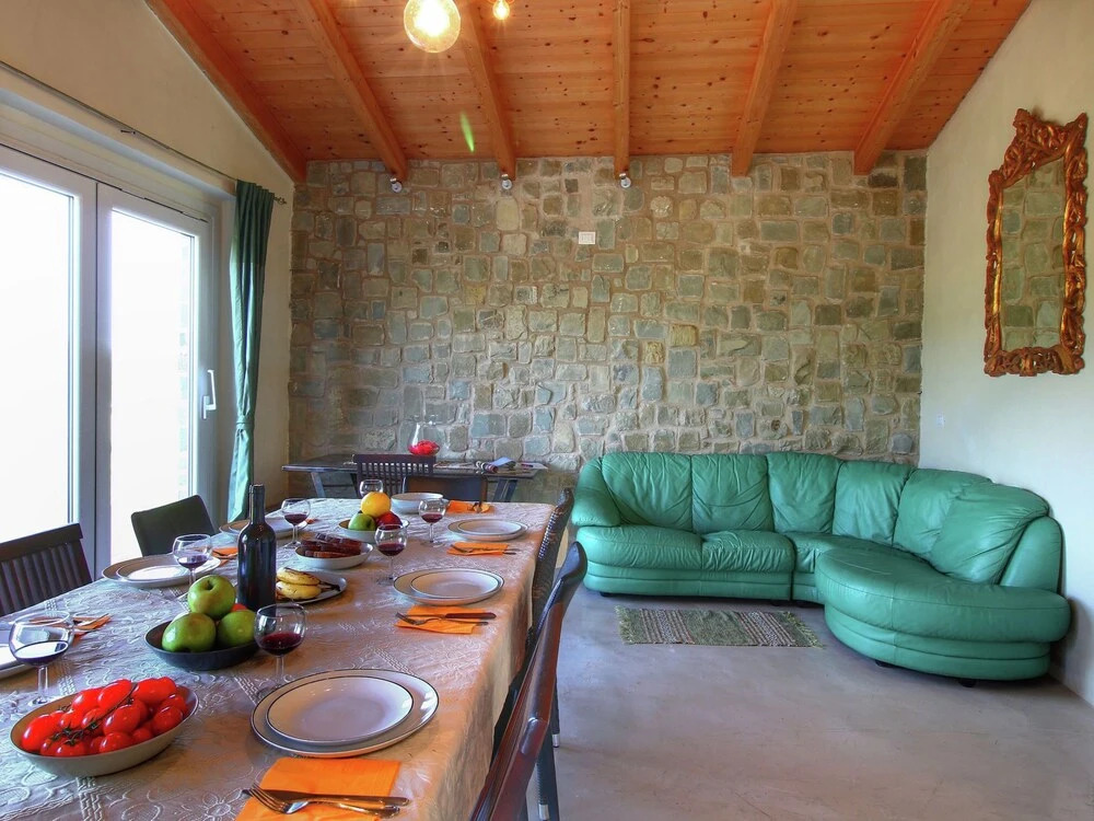 Luxurious Villa in Monte San Savino with Jacuzzi