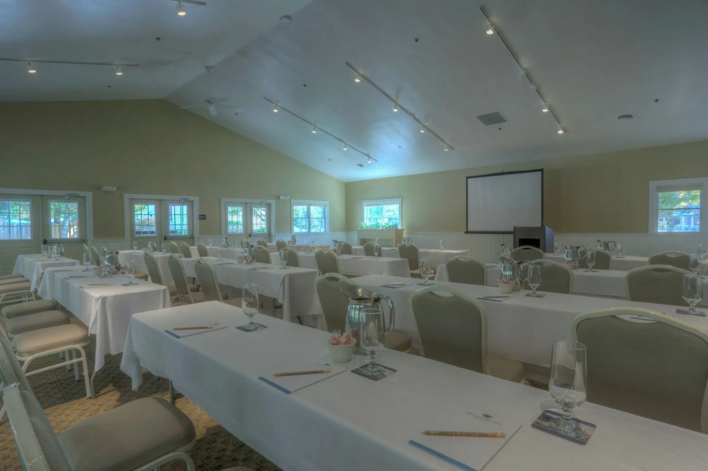 Spruce Point Inn Resort and Spa