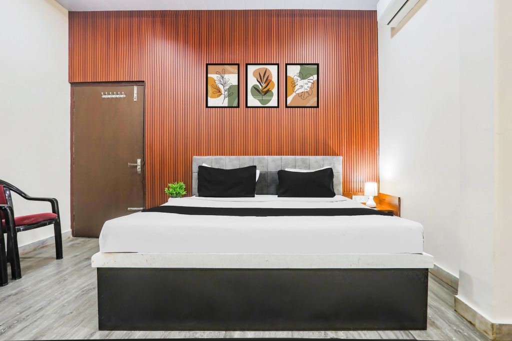 OYO Collection O Jagannath Mandir Road Formerly Paradise Residency