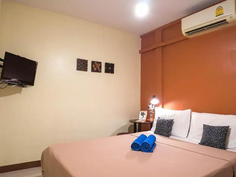 PICCOLO SUKHUMVIT HOSTEL- Self check-in after 6 pm