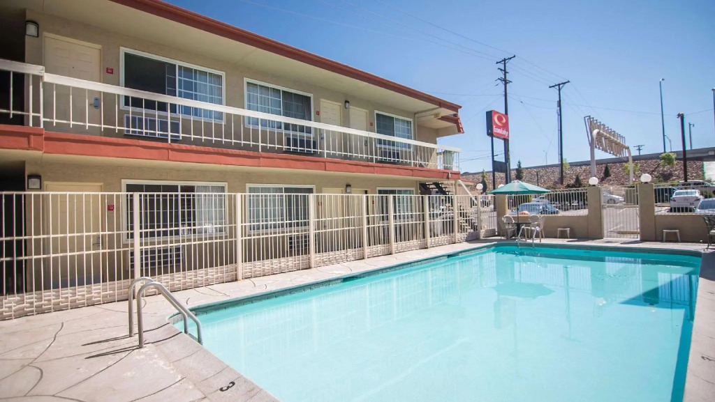 Super 8 by Wyndham Albuquerque Downtown