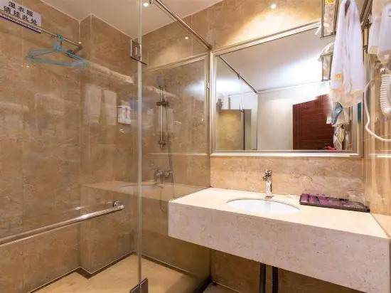 Ostar Holiday Hotel