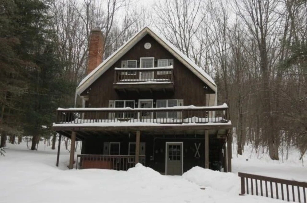 Mountain Watch 4 Bedroom Chalet by RedAwning