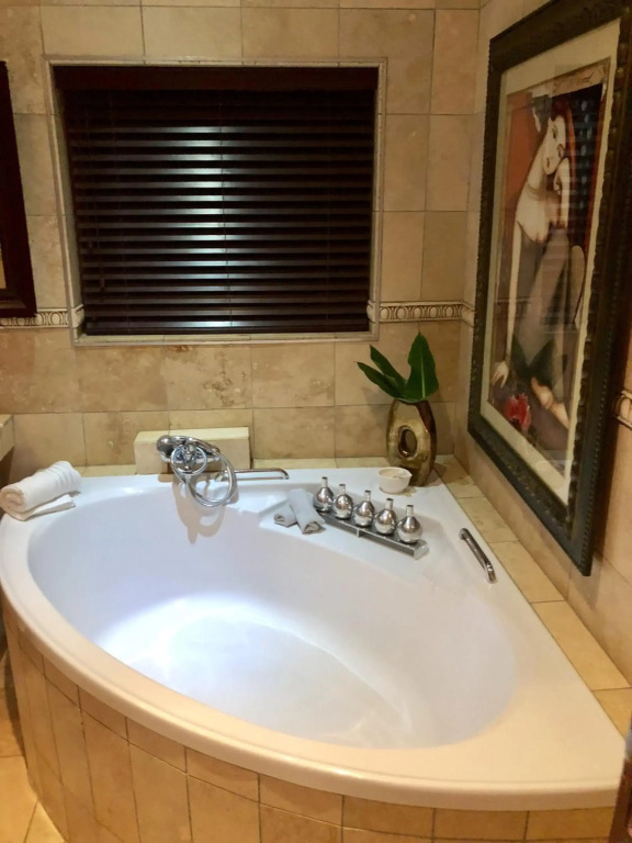 Spacube Luxury Suites and Spa