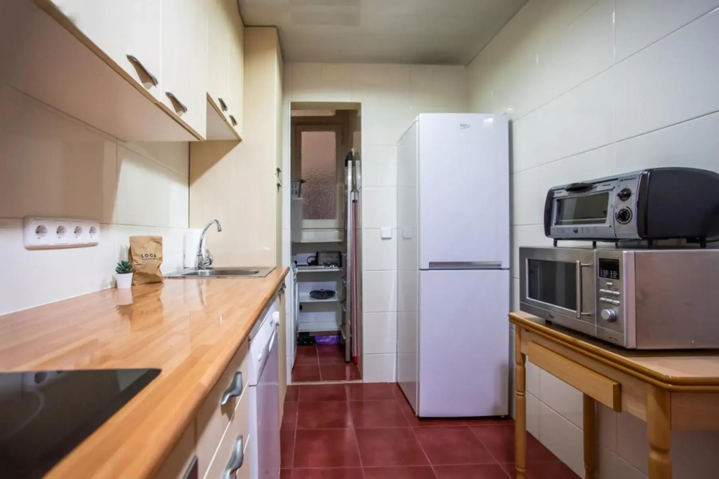51FLO4-Well located apartment in Sant Antoni