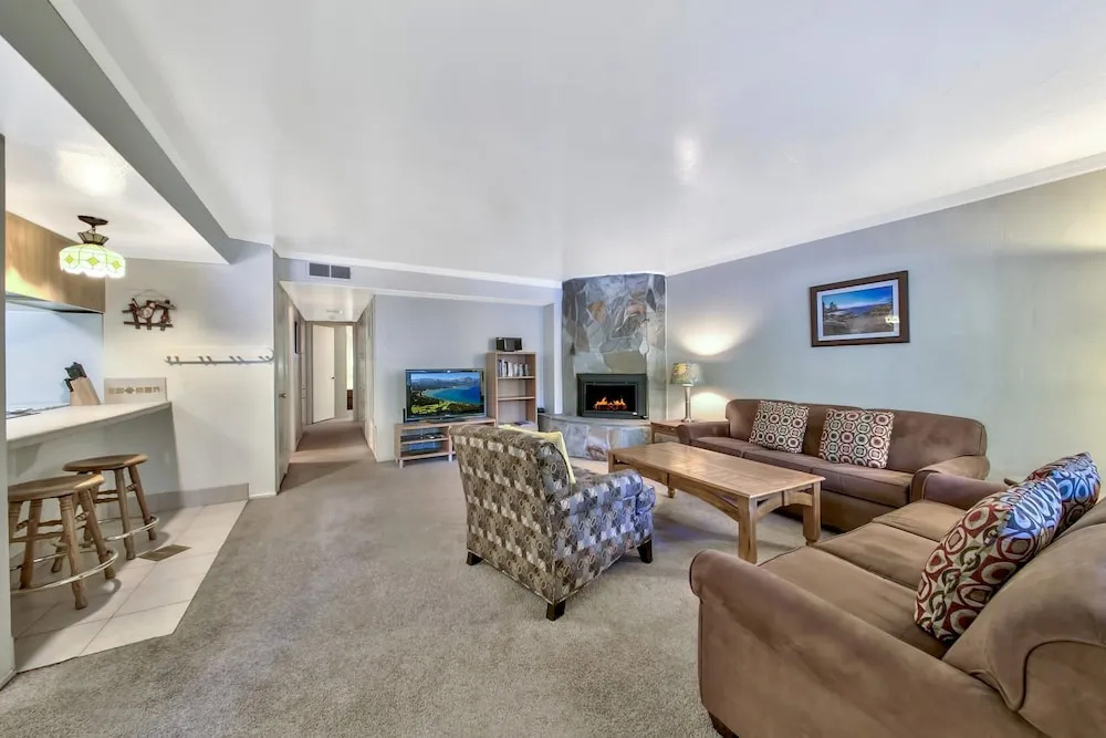 Irving's Bavarian Ge  1139hb 3 Bedroom Condo