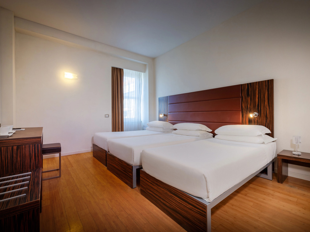 Отель IH Hotels Milano Centrale