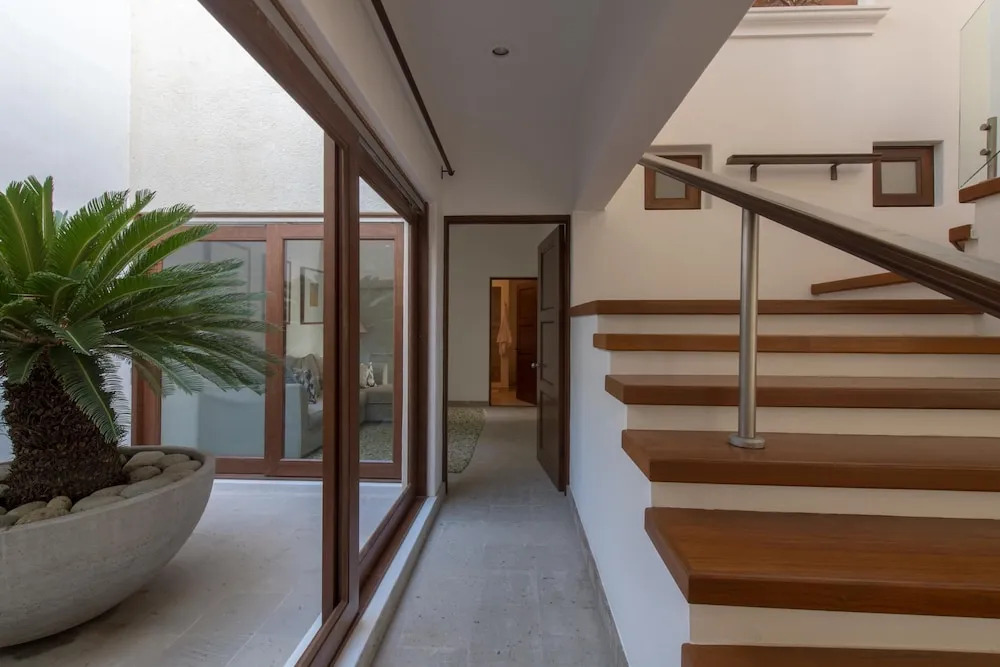 Outstanding Beachfront for up to 15 People: Villa Delfines