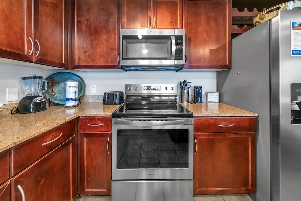 Laketown Wharf 806