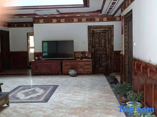 Danba Jiangji B & B