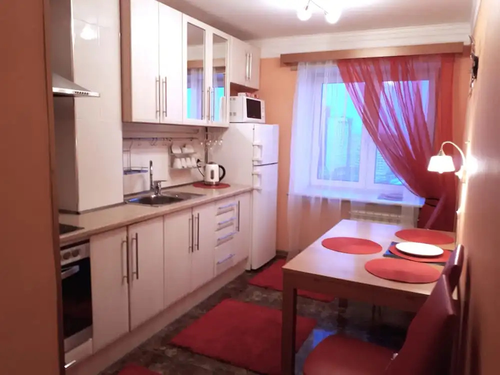 Sutkiarenda on Morskaya Naberezhnaya 19