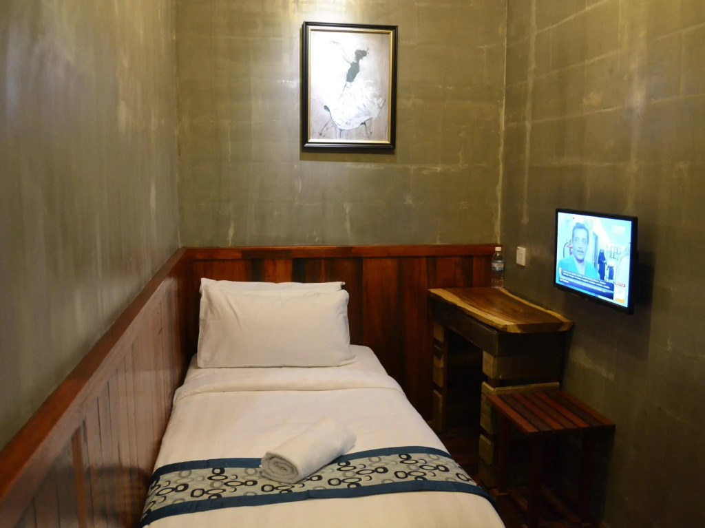 Anggun Hotel