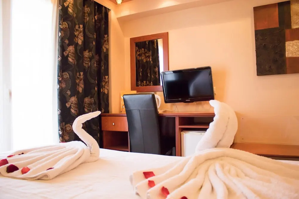 Americana Hotel