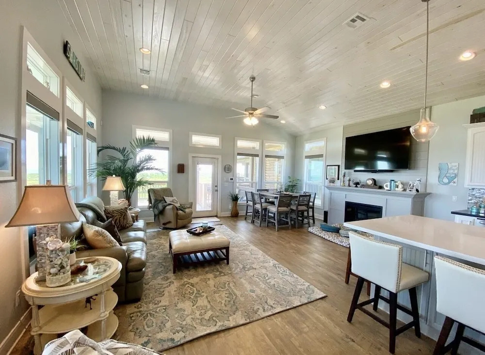 The Salty Mermaid 3 Bedroom Home by Redawning