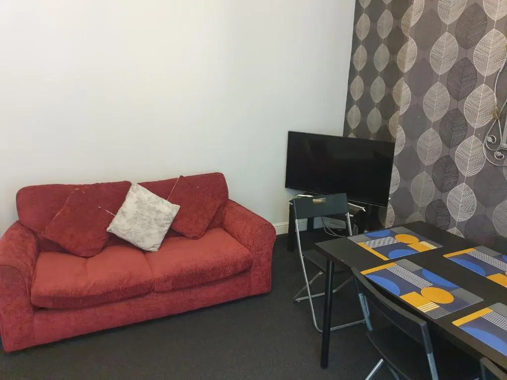 Gateshead's Amethyst 3 Bedroom Apt, Sleeps 6 Guests