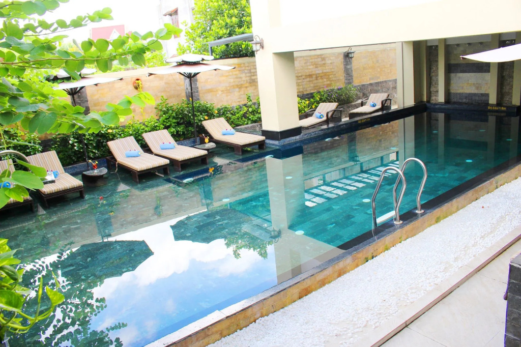 Royal Riverside Hoi An Hotel-Newly Renovated & Reopened