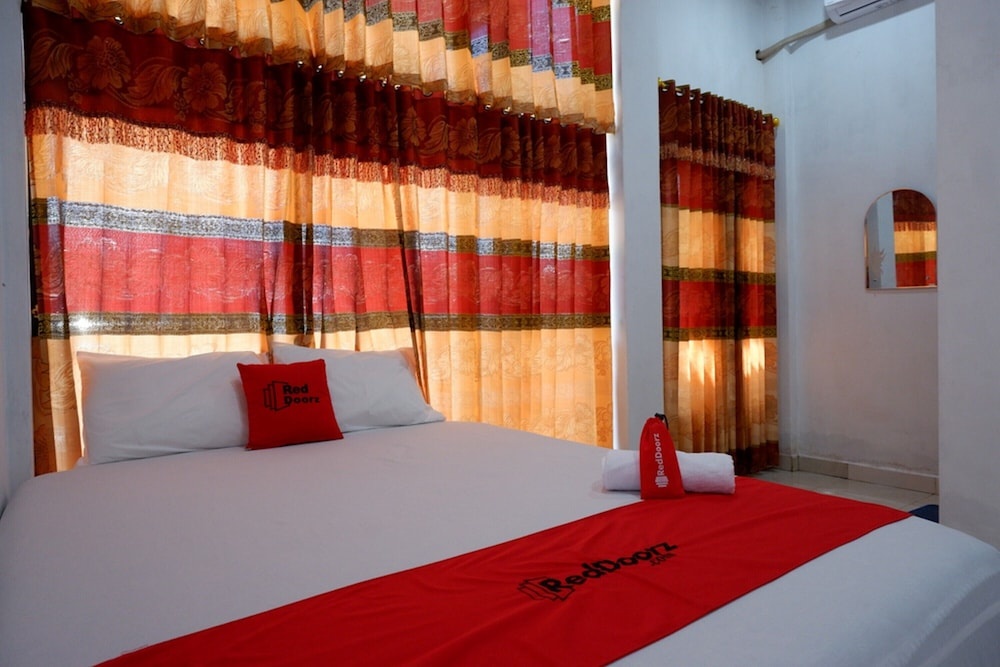 RedDoorz near Betoambari Airport Bau Bau