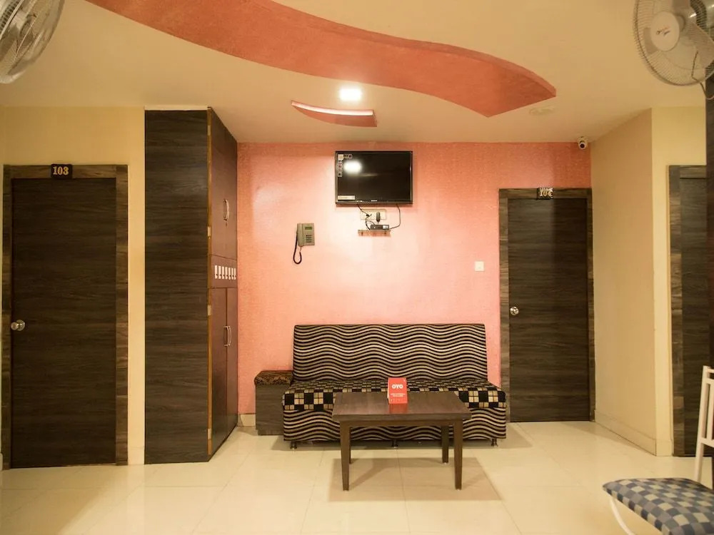OYO 10365 Hotel RR