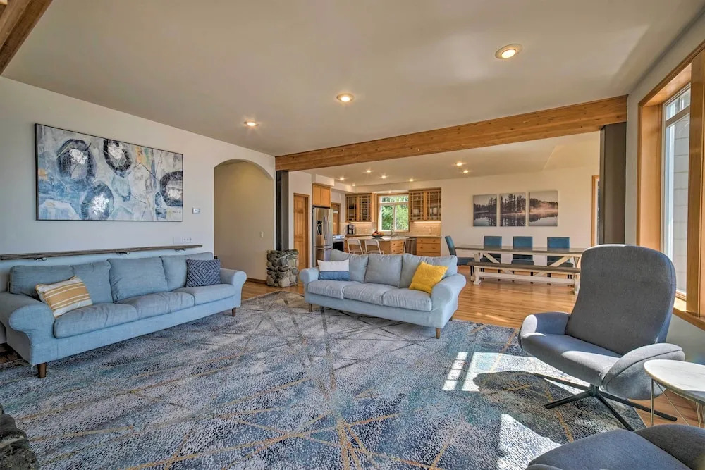 Spacious Lake Stevens Home w/ Fire Pit, Patio