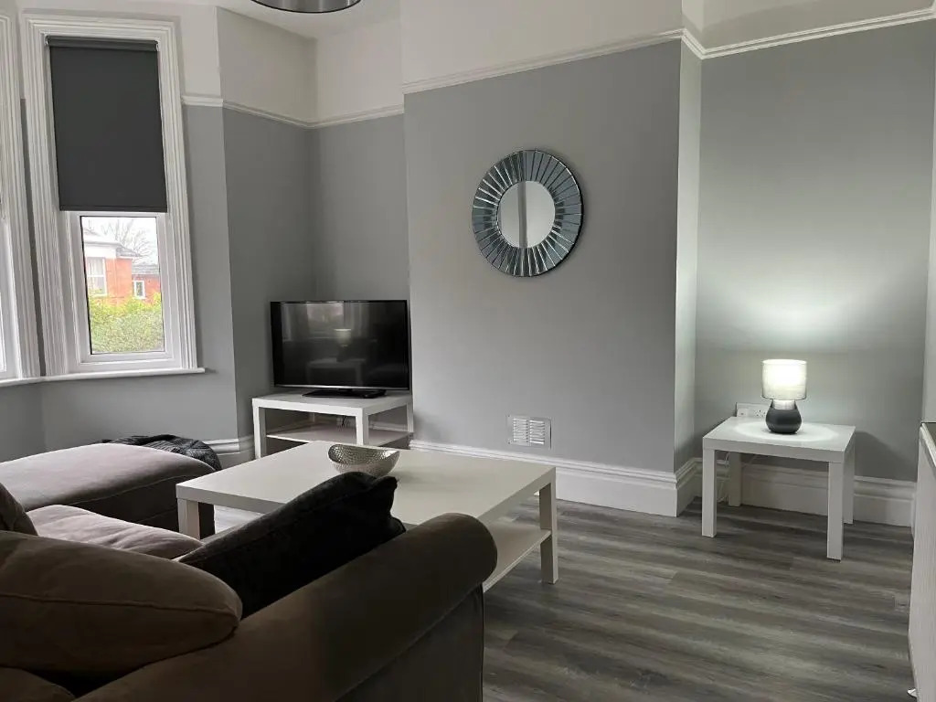 Entire spacious 4 bedroom apartment in Bournemouth