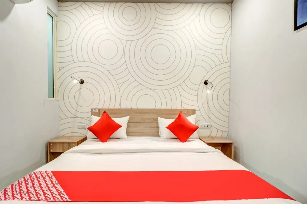 OYO 79898 Grand Hotel
