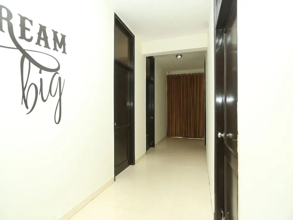 OYO 12477 DLF Phase 2