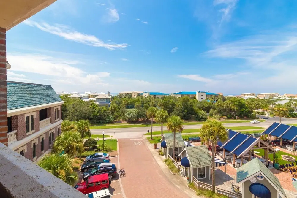 The Flipside 30A - 3 Br condo by RedAwning
