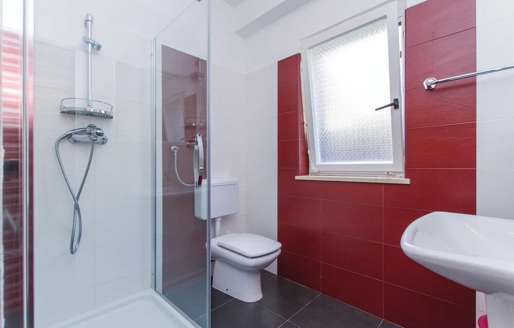 Stunning Home in Ravni With Wifi and 2 Bedrooms