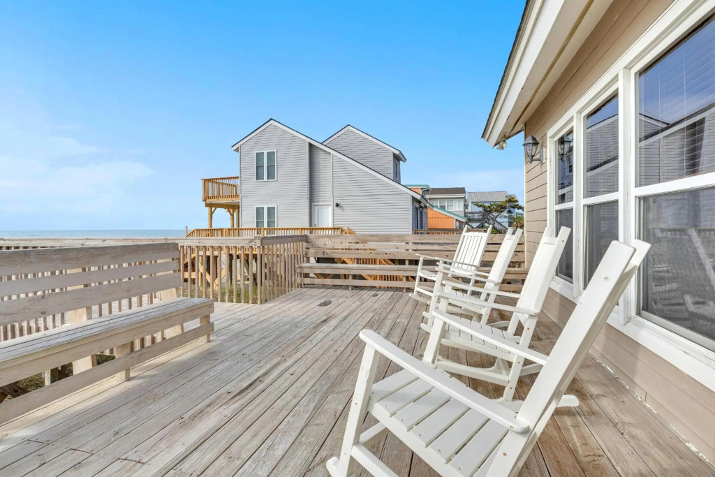 Wahoo by Oak Island Accommodations