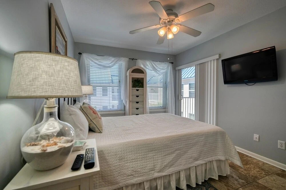 Harry's Beach House - 2 Br Condo