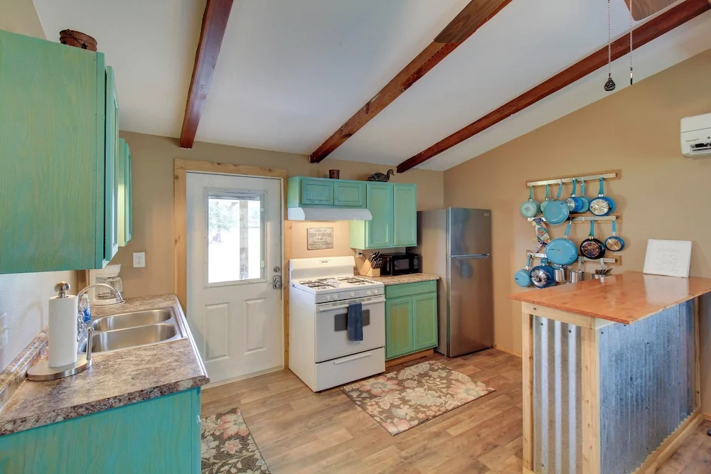 Beaches, Fishing & More! Rockport Getaway w/ Deck