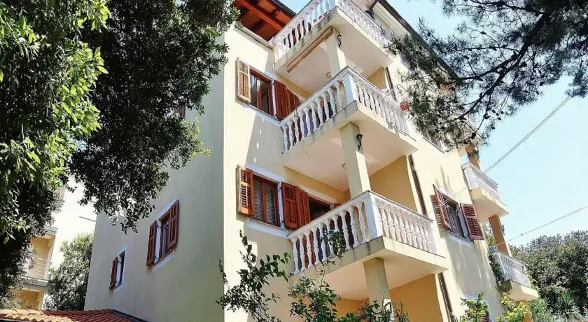 Apartments Mira 218