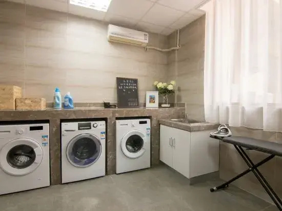 Home Inn Plus (Beijing South Railway Station South Square)