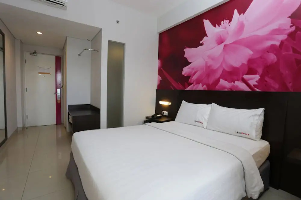 RedDoorz Plus near Mall Bali Galeria 2