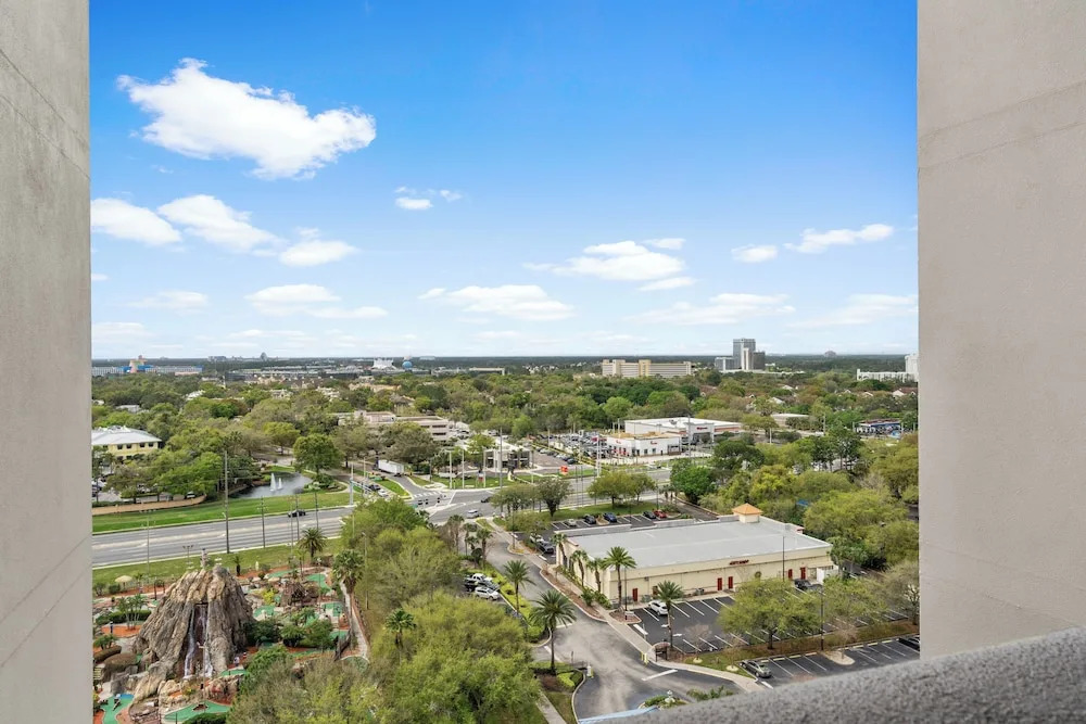 Renovated Condo 2mil away from Disney