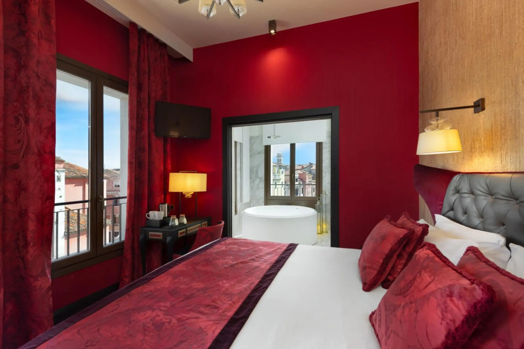 Palazzo Veneziano - Venice Collection