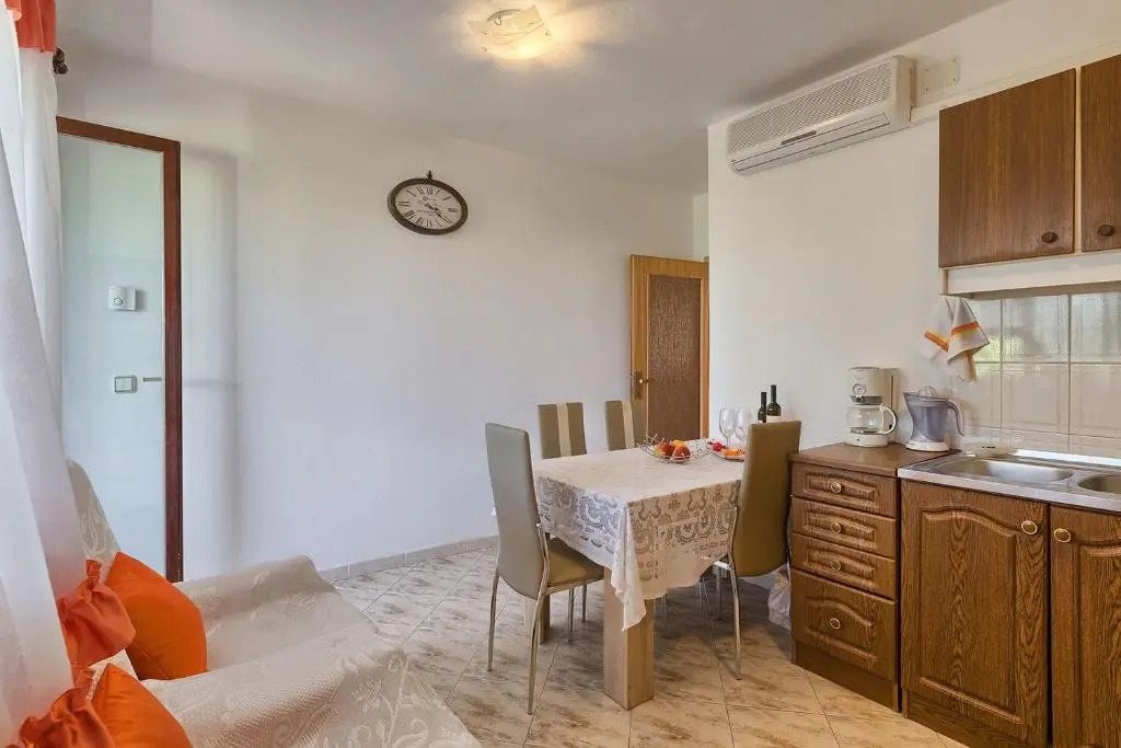 Apartman D&D, Dvorine 63
